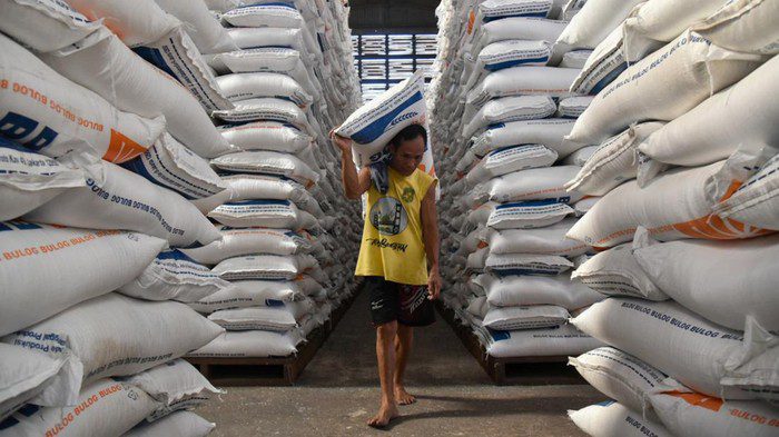 penampakan-29000-ton-beras-impor-buat-bansos-di-gudang-bulog-sumut_169